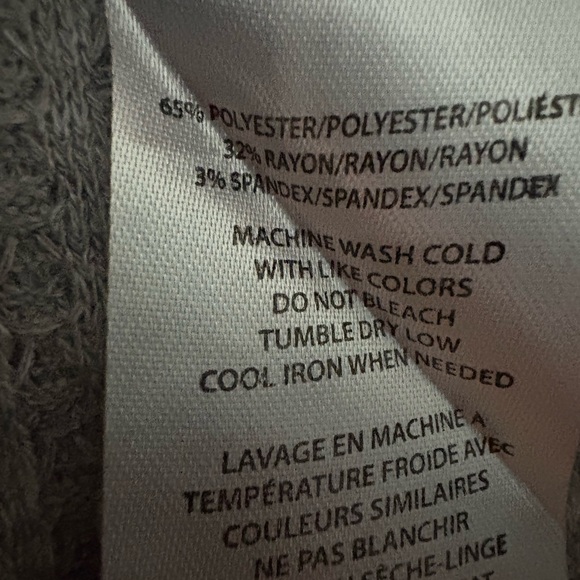 Calvin Klein Jeans Gray Long Sleeve V-Neck Top - Picture 6 of 6